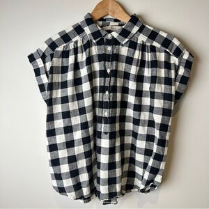 Black and White Checkered Wonen’s Button Down Cap Sleeve Shirt Medium Petite